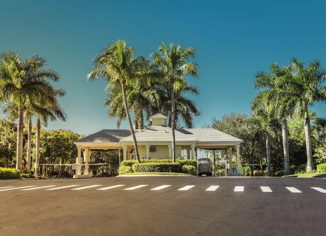 palm trees gatehouse